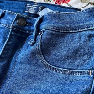 Abercrombie & Fitch Ultra High Rise Jean Leggings size 26/2R